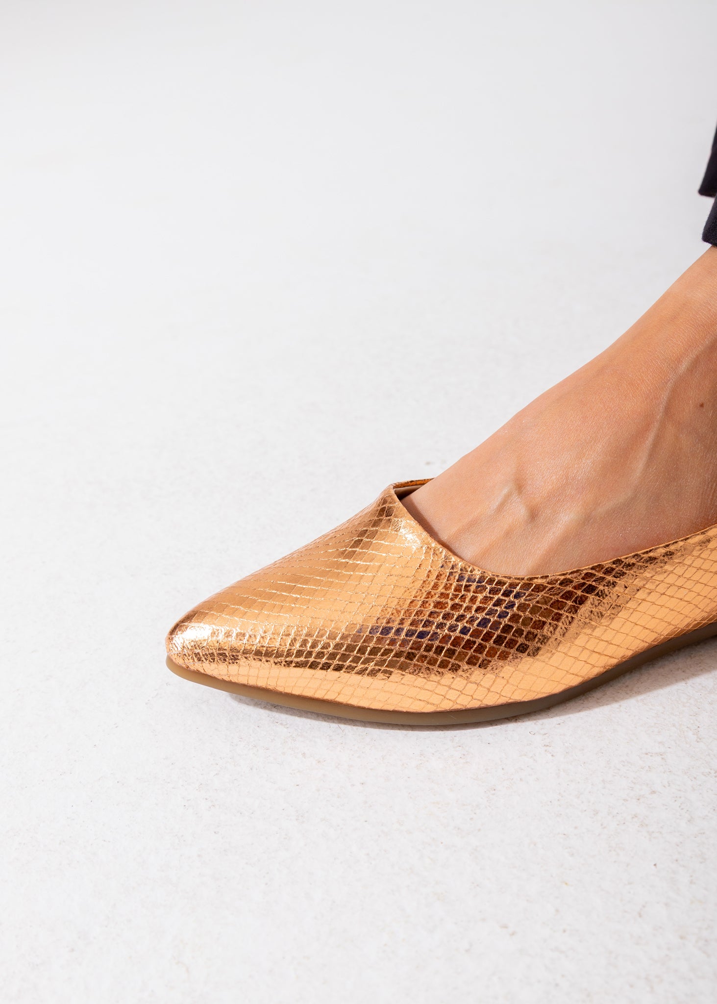 The Cobra Sling Flat- rose gold