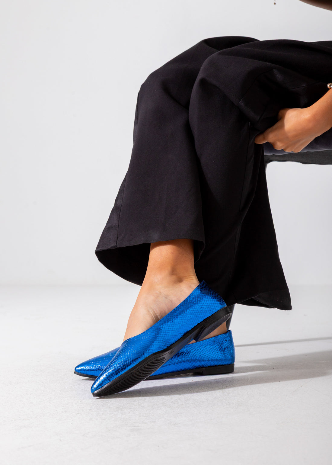 The Cobra Sling Flat- blue