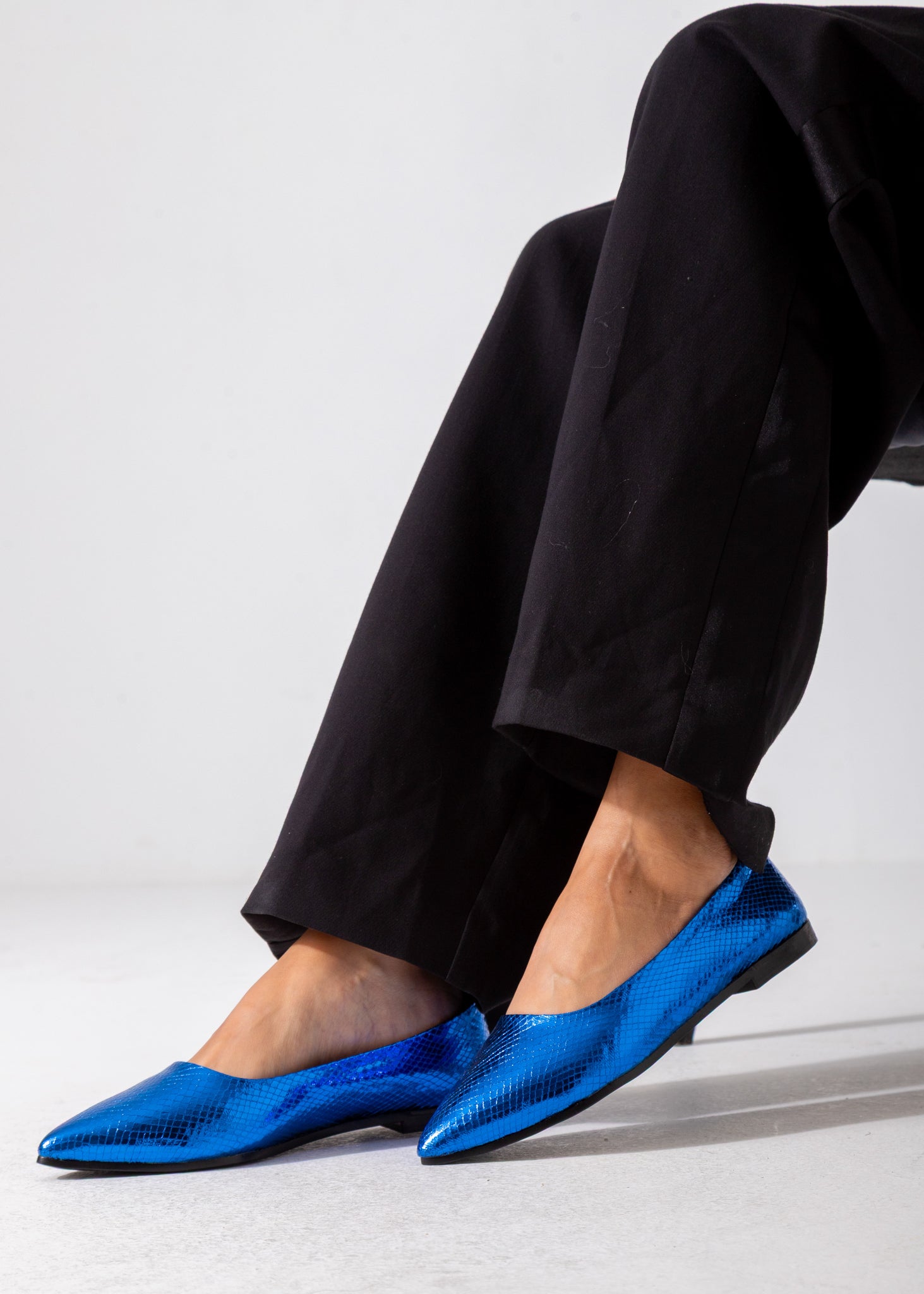 The Cobra Sling Flat- blue
