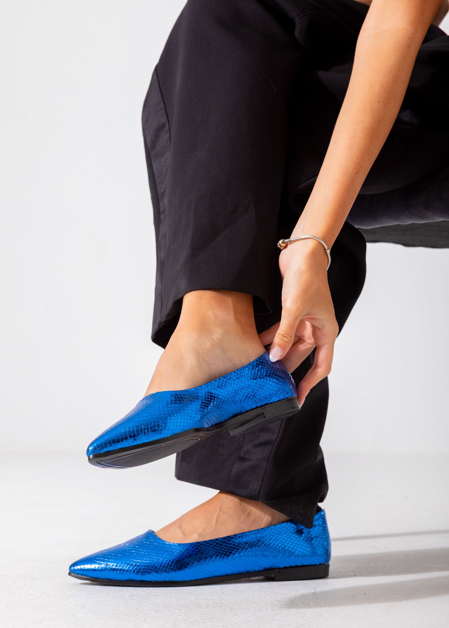 The Cobra Sling Flat- blue
